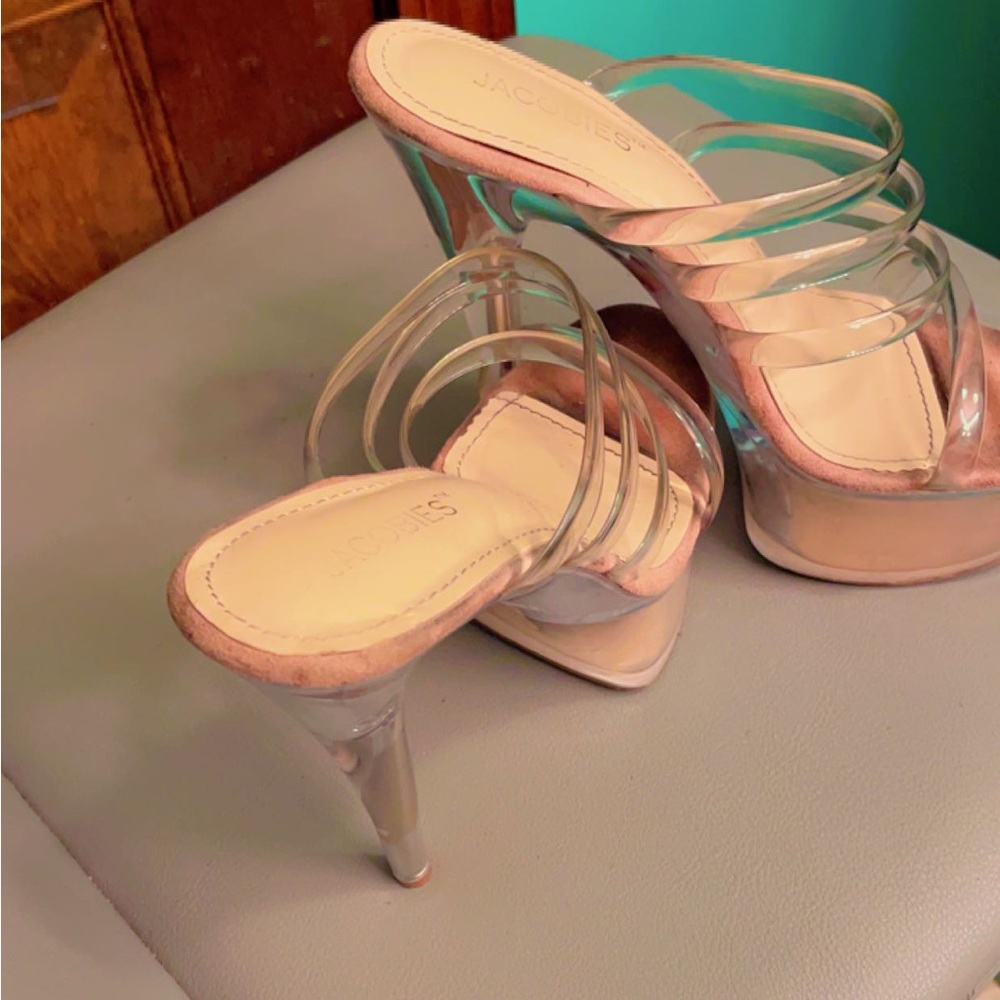 Women’s sandals size 8.5 it’s was a gift for my birthday they are to small